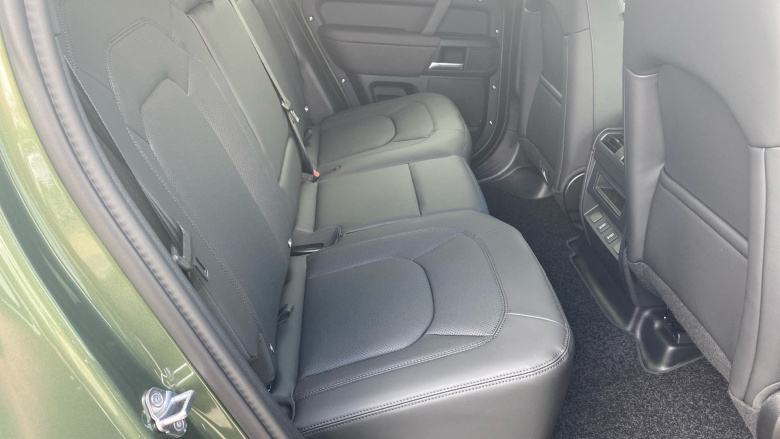 Land Rover Defender 3.0 D250 X-Dynamic SE 110 5dr Auto Diesel Estate